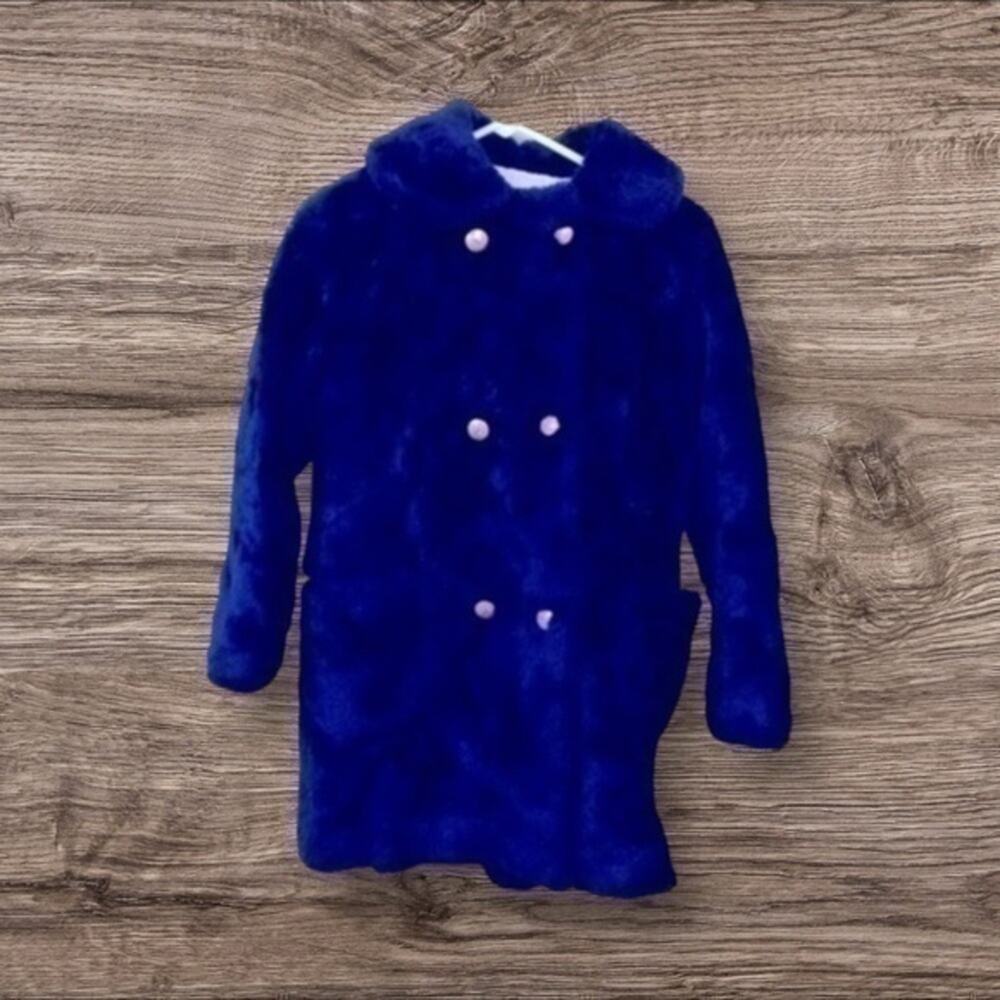1960s vintage white stag blue faux fur coat. Teddy Bear collection